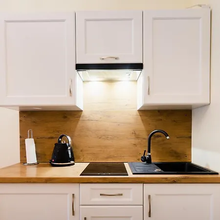 Apartamenty,pokoje Paholski 公寓式酒店 3*