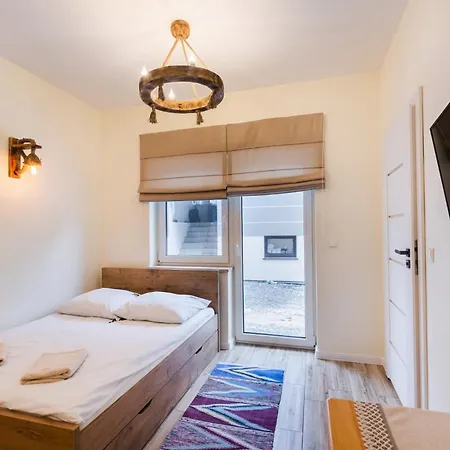 Apartamenty,pokoje Paholski 3*