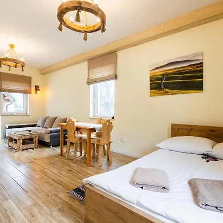 Apartamenty,pokoje Paholski 公寓式酒店 3*