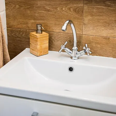 Apartamenty,pokoje Paholski 公寓式酒店 3*