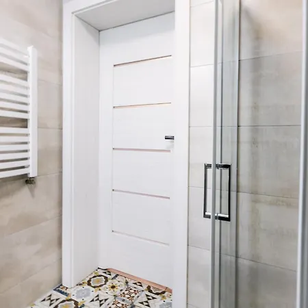 Apartamenty,pokoje Paholski 公寓式酒店 3*